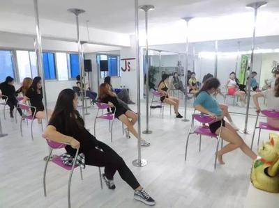 阿里鋼管舞 專業(yè)培訓(xùn)的藝術(shù)與健身結(jié)合