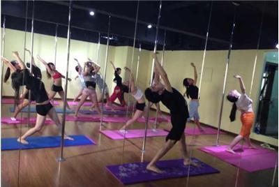暑假體驗成都華翎鋼管舞培訓(xùn)學(xué)校，盡享舞蹈樂趣
