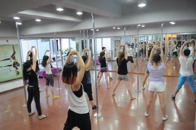 湖南長沙專業(yè)鋼管舞培訓(xùn)機(jī)構(gòu)，歡迎來電咨詢與洽談